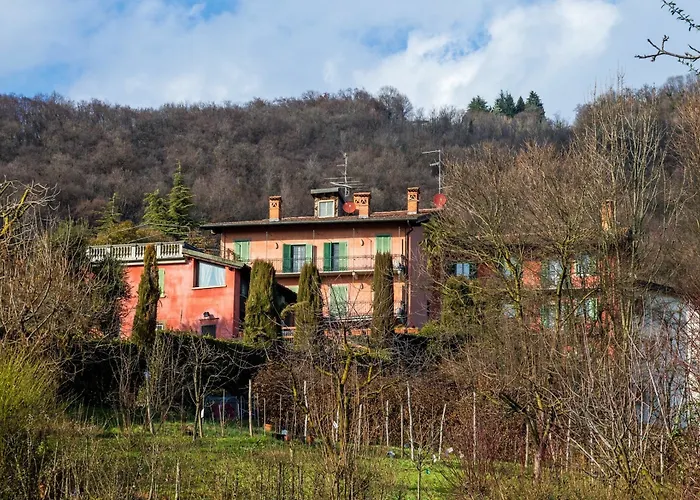 Bed and Breakfast Ca Rossa 2*